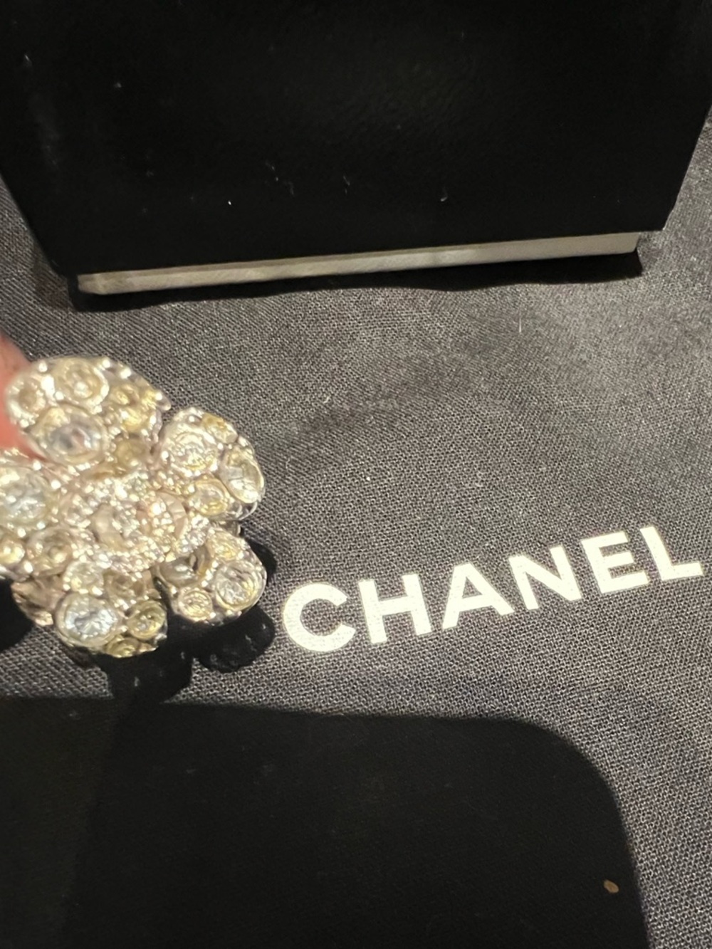 ❌SOLD❌ CHANEL camellia Silver-Tone Crystal Floral Ring - Picture 3 of 7